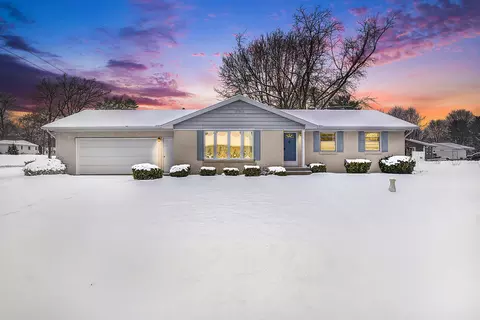 15325 Apple St, Grand Haven, MI 49417