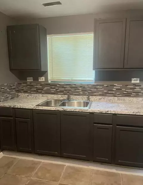 2910 Prospect St, Flint, MI 48504 photo 4