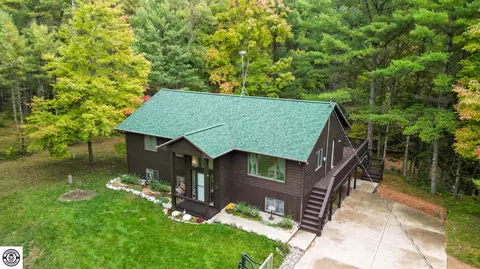 3729 S Walnut Ave, White Cloud, MI 49349