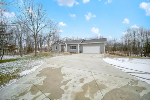 Exterior - 6437 Cross Rd, Concord, MI 49237 photo 5 of 25