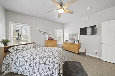 Bedroom - 6437 Cross Rd, Concord, MI 49237 photo 4 of 6