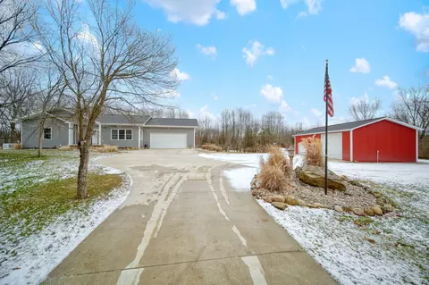 6437 Cross Rd, Concord, MI 49237