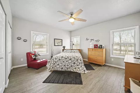 Bedroom - 6437 Cross Rd, Concord, MI 49237 photo 6 of 6