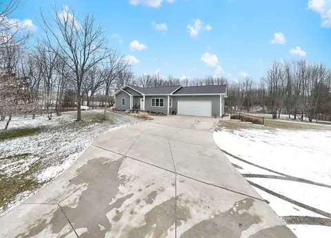 Exterior - 6437 Cross Rd, Concord, MI 49237 photo 4 of 25