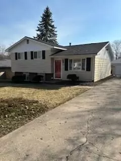 1136 Walwood Dr NE, Grand Rapids, MI 49505