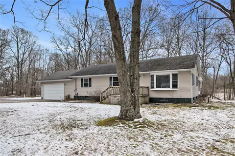 668 Airway Dr, Allegan, MI 49010