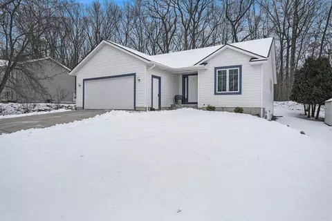 123 Hunters Trail Ct, Middleville, MI 49333