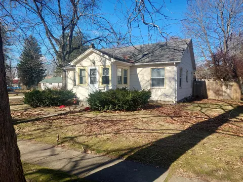 302 E Arlington St, Bangor, MI 49013