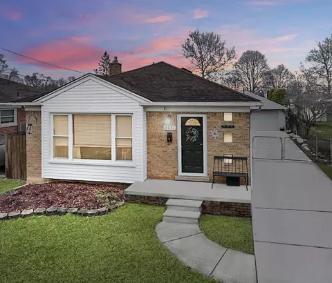 8731 Jackson St, Taylor, MI 48180