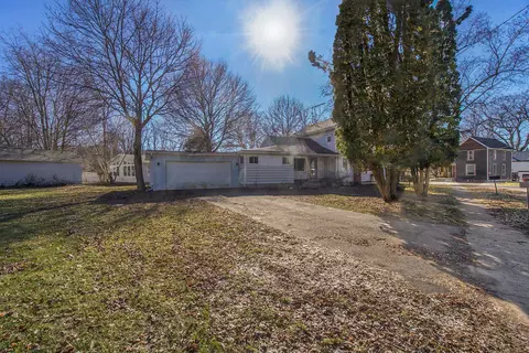 203 S Williams St, Stockbridge, MI 49285