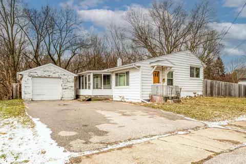 321 Chippewa St, Buchanan, MI 49107