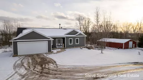 4714 Luce St, Jenison, MI 49428