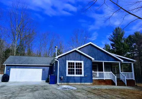 8745 4th Ave, Onekama, MI 49675