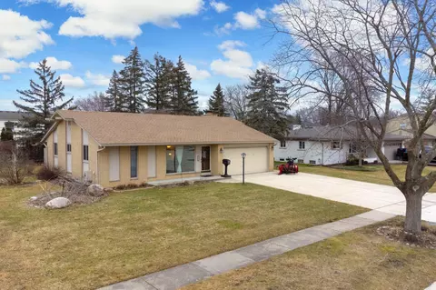 17852 Fairway St, Livonia, MI 48152