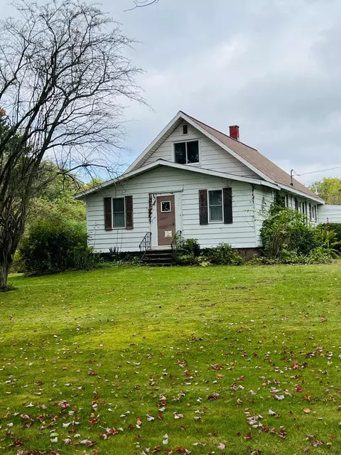 17557 Taft Rd, Spring Lake, MI 49456