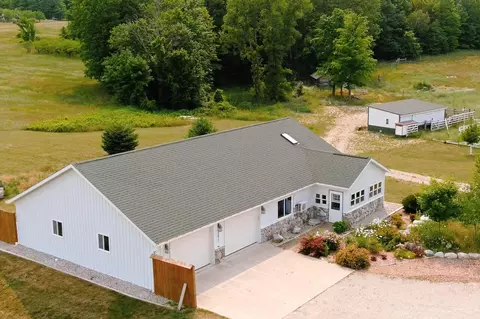 5637 N Swede Rd, Northport, MI 49670