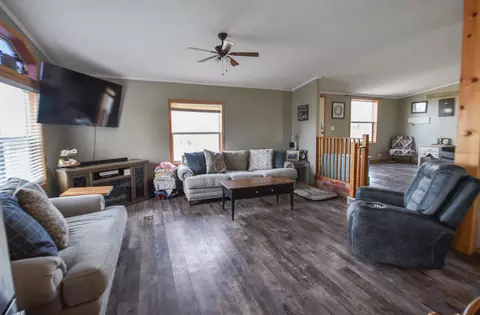 Living - 811 Kinter Rd, Bronson, MI 49028 photo 4 of 6