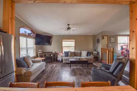 Living - 811 Kinter Rd, Bronson, MI 49028 photo 3 of 6