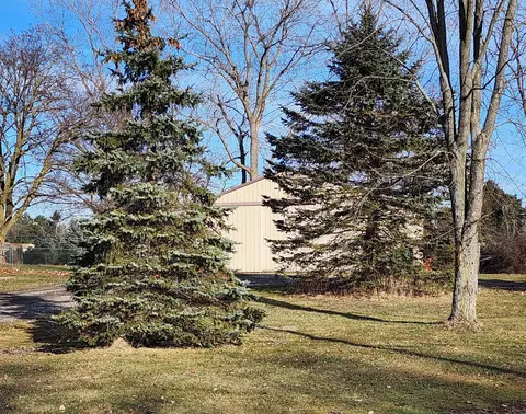 Exterior - 14043 Chandler Rd, Bath, MI 48808 photo 5 of 15