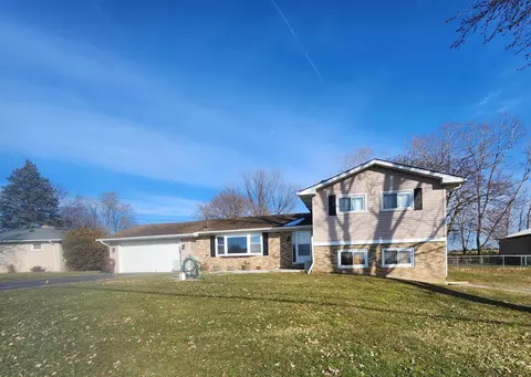 Exterior - 14043 Chandler Rd, Bath, MI 48808 photo 2 of 15