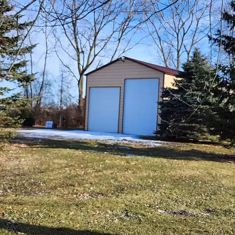 Exterior - 14043 Chandler Rd, Bath, MI 48808 photo 6 of 15