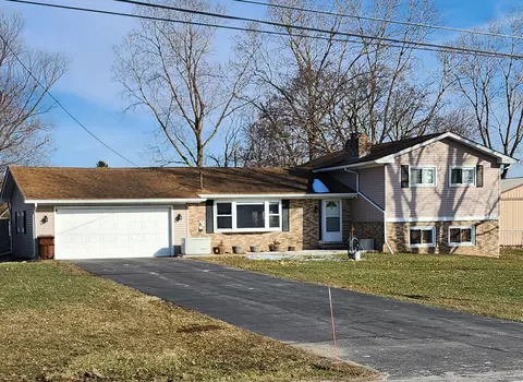 14043 Chandler Rd, Bath, MI 48808