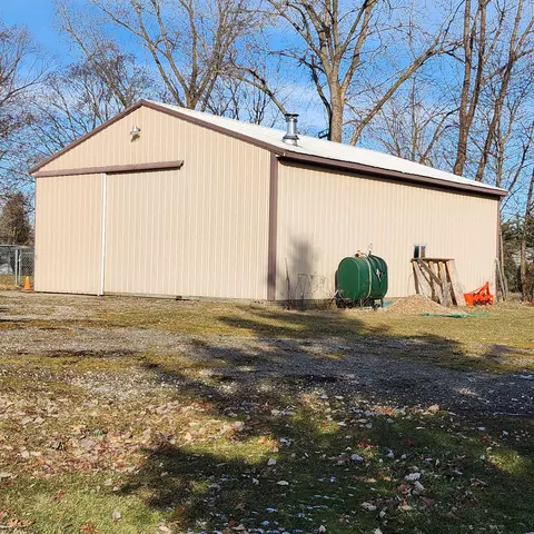 Exterior - 14043 Chandler Rd, Bath, MI 48808 photo 7 of 15