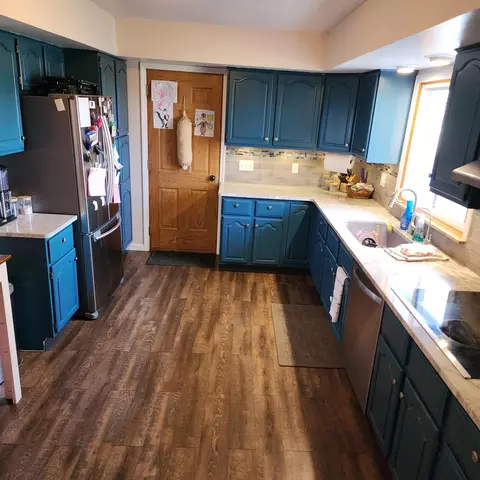 Kitchen - 14043 Chandler Rd, Bath, MI 48808 photo 4 of 4