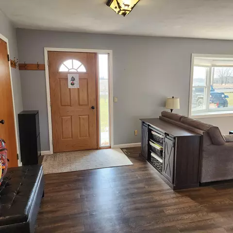 Living - 14043 Chandler Rd, Bath, MI 48808 photo 3 of 5