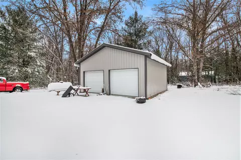 48 N Locust Ave, White Cloud, MI 49349 photo 3