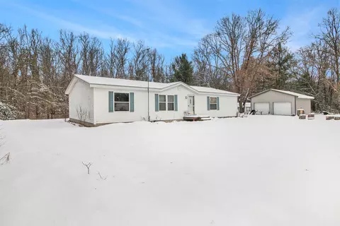 48 N Locust Ave, White Cloud, MI 49349