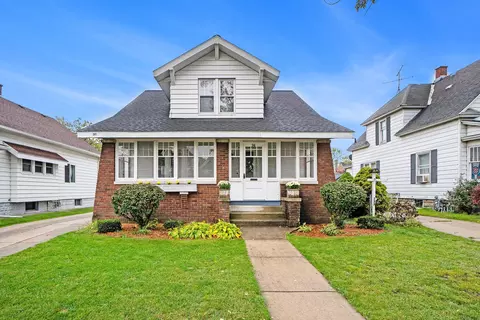 26 E 21st St, Holland, MI 49423