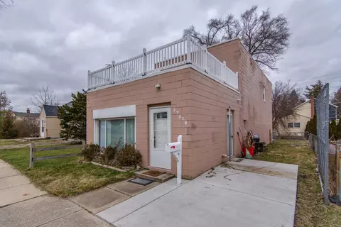 29518 Joy Rd, Livonia, MI 48150