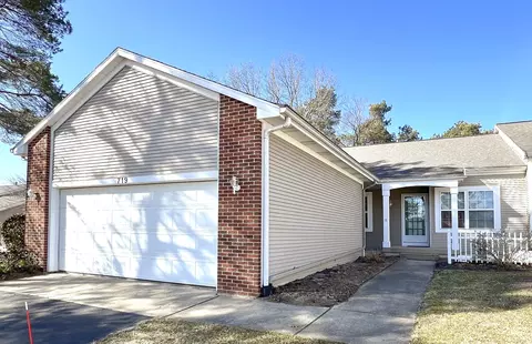 719 Strawberry Valley Ave NW, Comstock Park, MI 49321