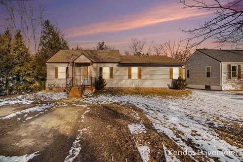 530 Park St, Wayland, MI 49348