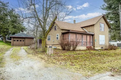 884 W Glendora Rd, Buchanan, MI 49107