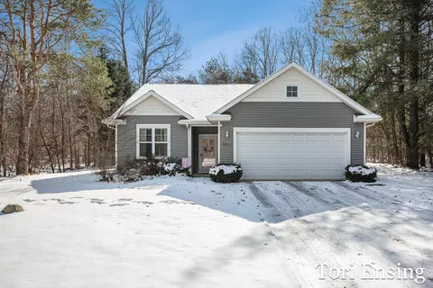 11981 Crimson Creek Dr, Gowen, MI 49326