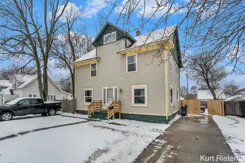 1847 Delwood Ave SW, Wyoming, MI 49509