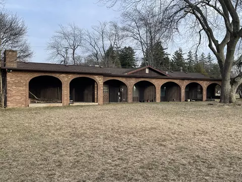 830 S 1st St, Edmore, MI 48829 photo 3