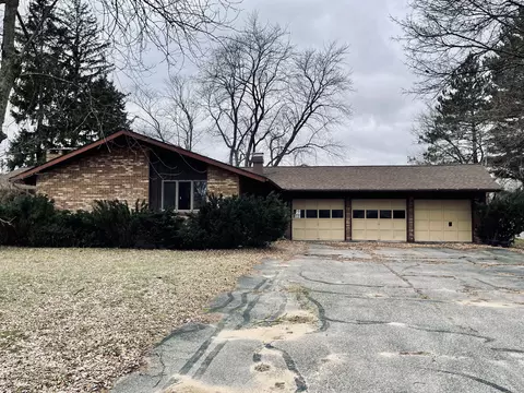 830 S 1st St, Edmore, MI 48829 photo 2