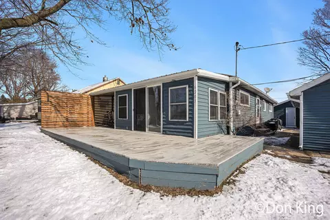 6203 Sunset Bch, Lake Odessa, MI 48849