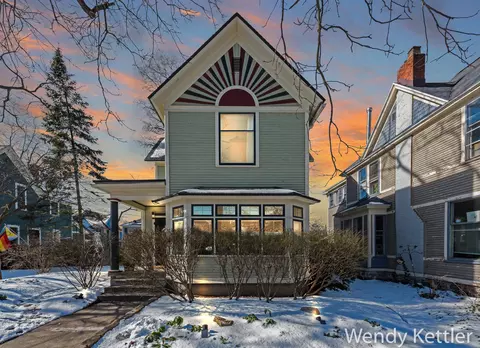 321 Eureka Ave SE, Grand Rapids, MI 49506