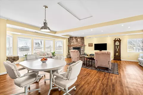 Dining - 2196 Scofield Carleton Rd, Carleton, MI 48117 photo 4 of 5