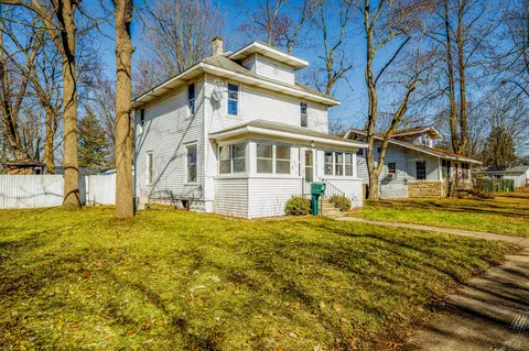 203 Bradley St, Dowagiac, MI 49047