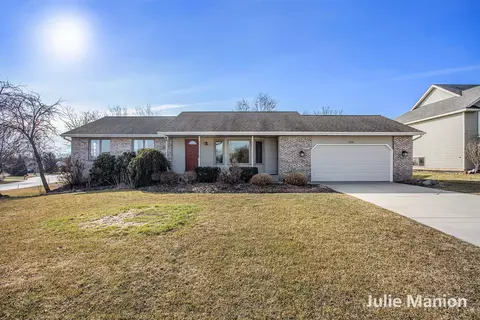 3198 Rosewood St, Hudsonville, MI 49426