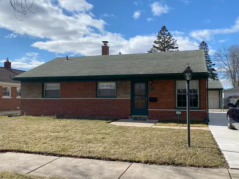 9242 Syracuse St, Taylor, MI 48180