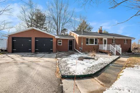 21735 8th Ave, Conklin, MI 49403