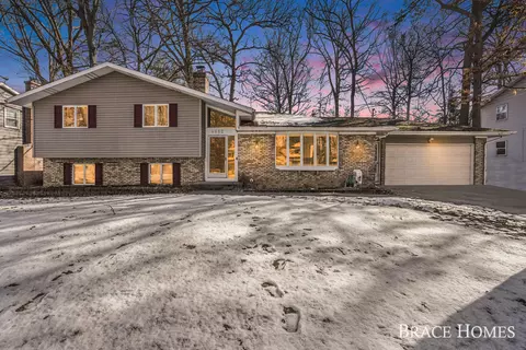 4662 Brooklyn Ave SE, Kentwood, MI 49508