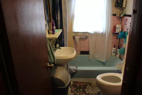 Bath - 194 S Stringtown Rd, Quincy, MI 49082 photo 2 of 2