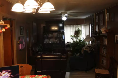 Living - 194 S Stringtown Rd, Quincy, MI 49082 photo 2 of 3